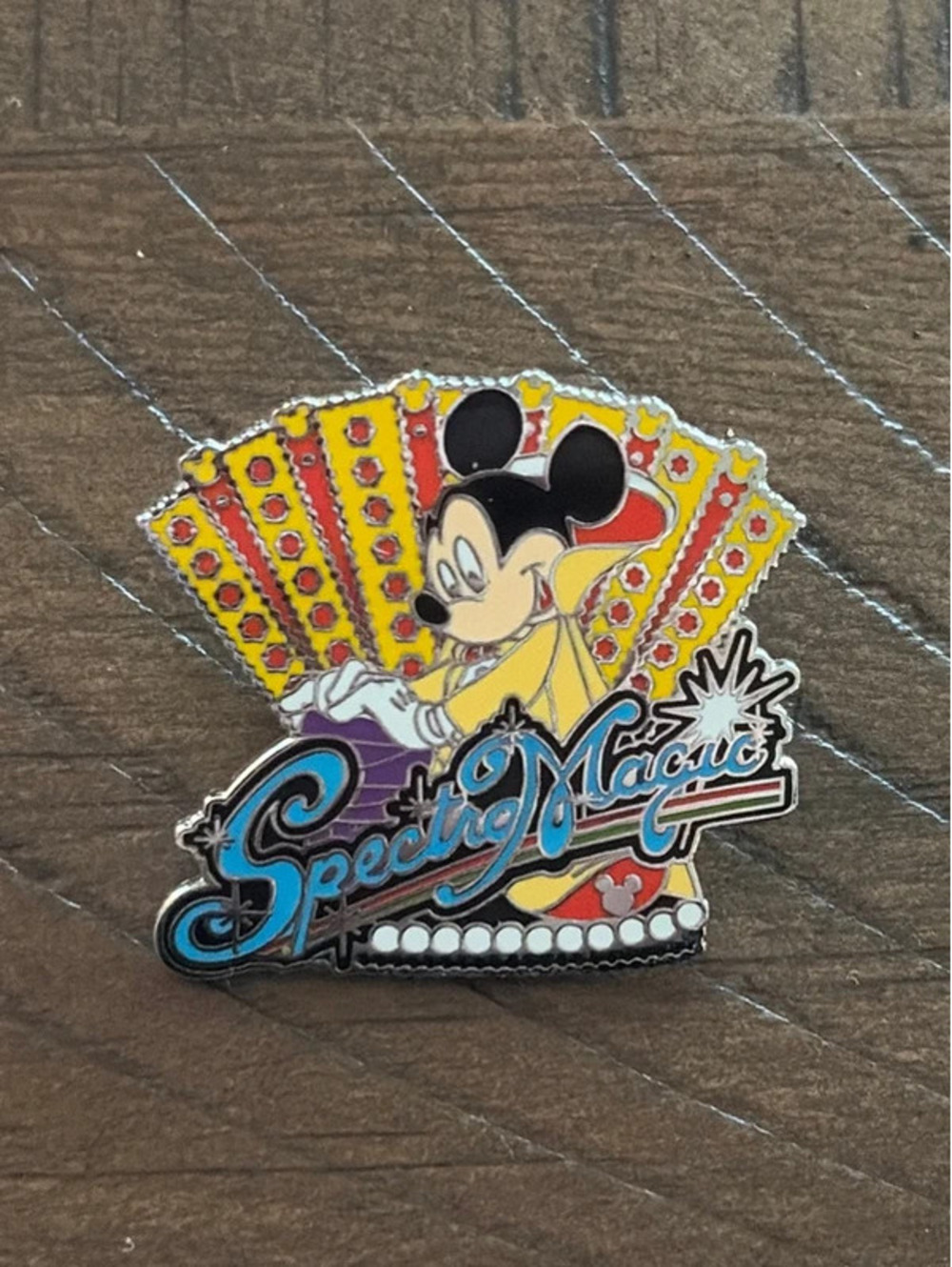Disney WDW 2005 Annual Passholder Mickey Mouse Spinning Key Vintage Pin